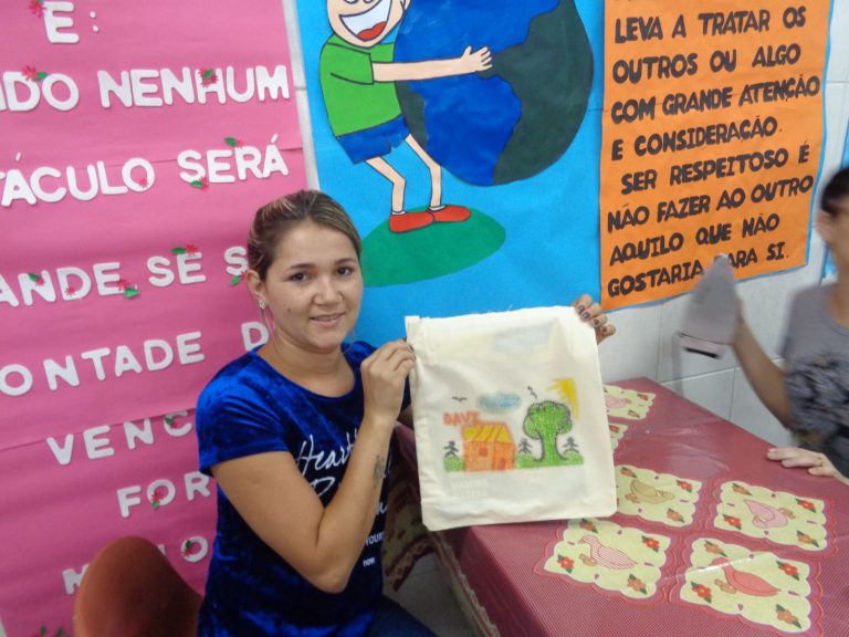 Oficina de artesanato: As mães no CCA N. Sra. dos Remédios